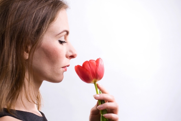 girl smelling a flower depicting propane has no odor